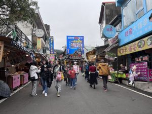 內灣老街吸引眾多遊客。